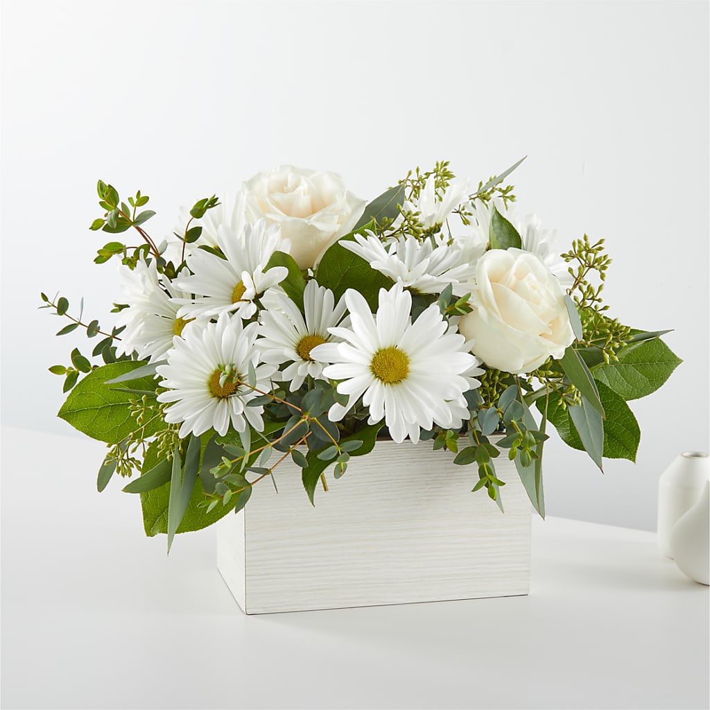 Fresh Linen Box Bouquet – Hummelstown Flowers, Hummelstown PA