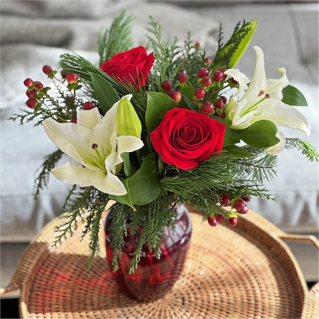 Evergreen Delight Bouquet – Hummelstown Flowers, Hummelstown PA