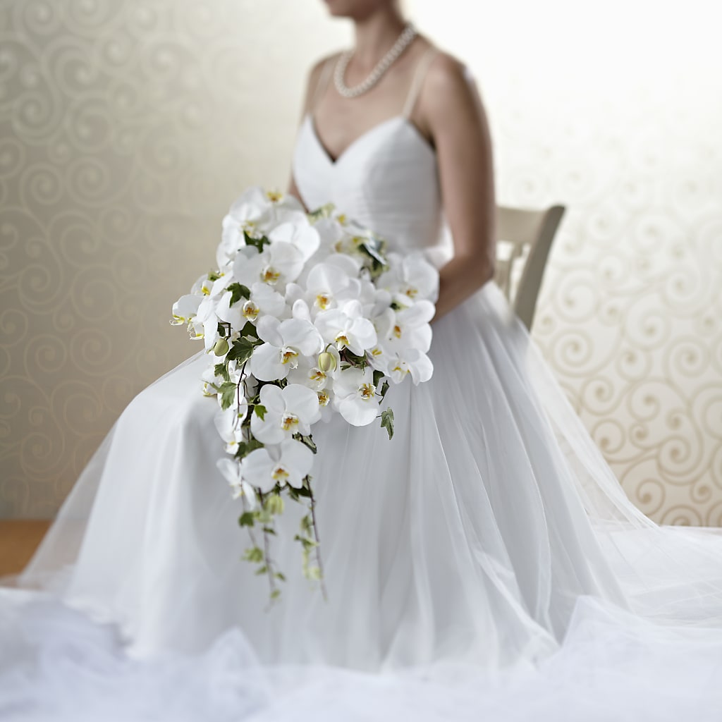 Classic White Bouquet – Hummelstown Flowers, Hummelstown PA