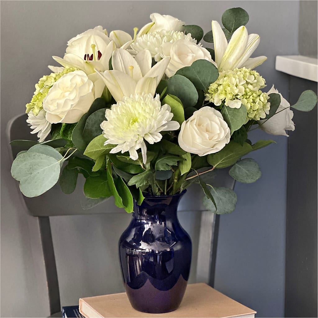 Snowy Dreams Bouquet –  Hummelstown Flowers, Hummelstown PA