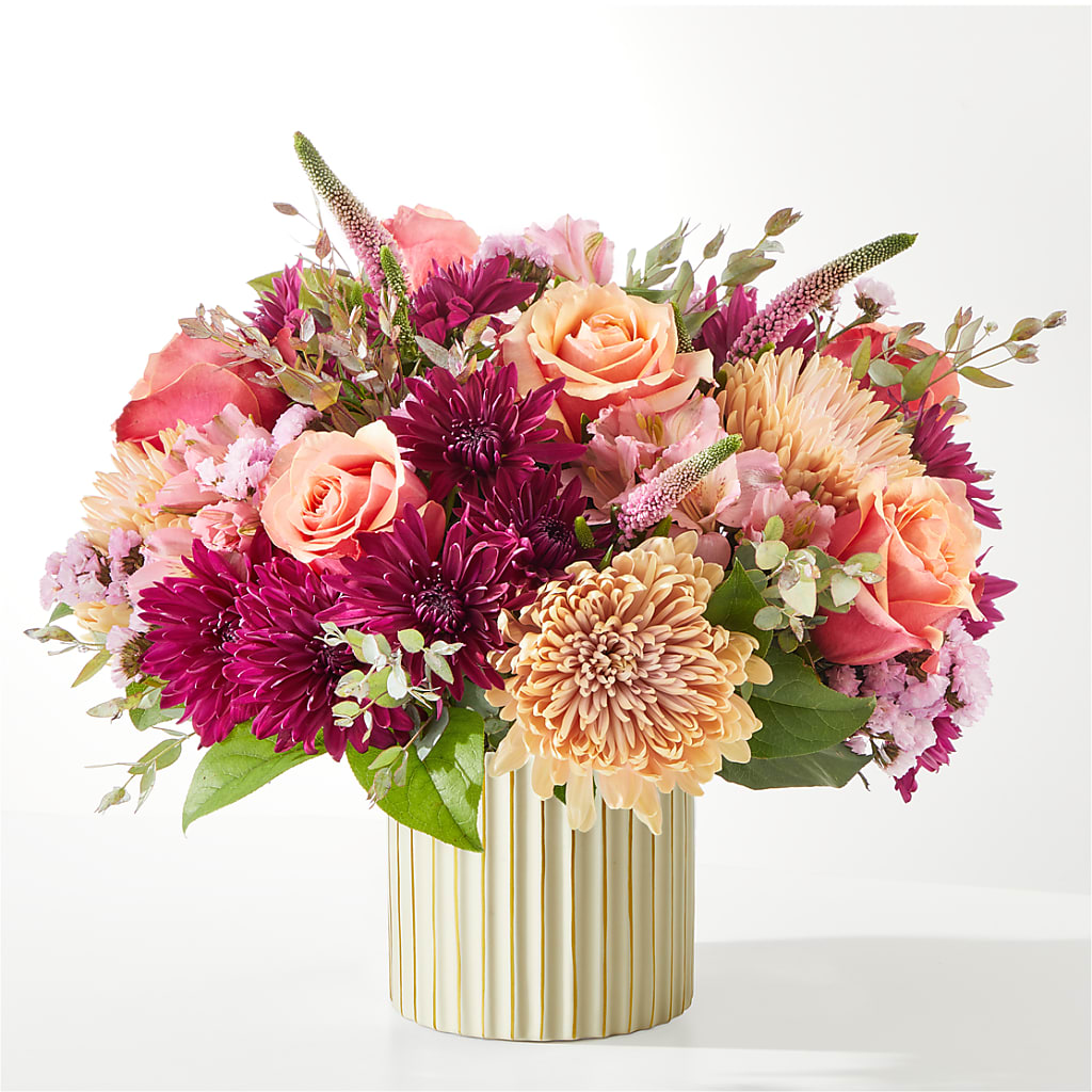 Berry Cobbler Bouquet with Ivory Vase –  Hummelstown Flowers, Hummelstown PA