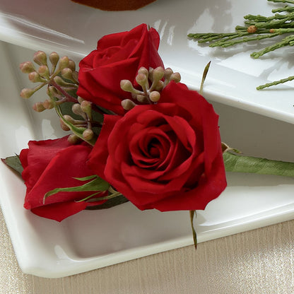 Red Spray Rose Boutonniere –  Hummelstown Flowers, Hummelstown PA